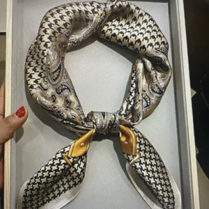 100% Italian Silk 27 x 27 Scarf Women Vintage Square